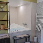 Jacuzzi Terrasse 86 - Terrasse & Climatisation - 4 Personnes - Apartment Epernay