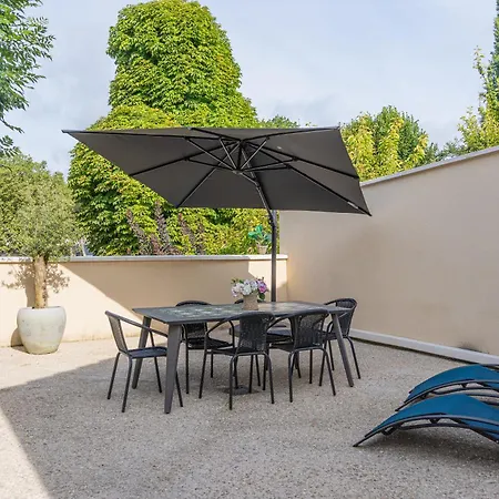 Jacuzzi Terrasse 86 - Terrasse & Climatisation - 4 Personnes - * Épernay